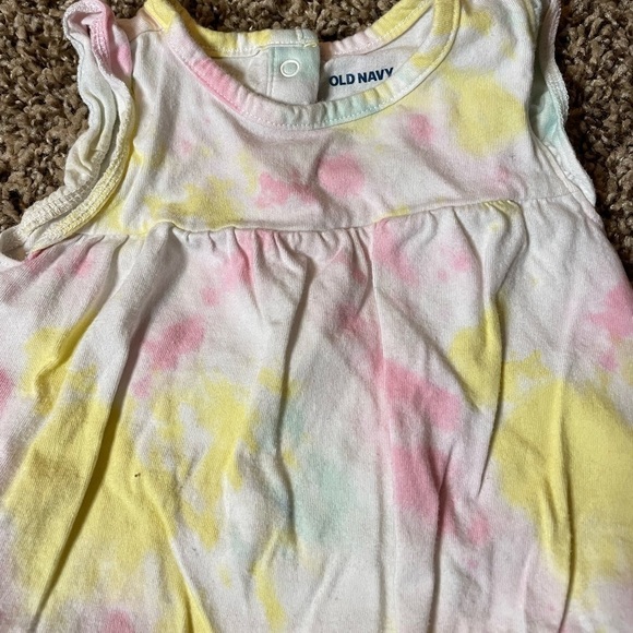 🐶🐶Old Navy 12-18m tie dye bodysuit.🐶🐶 - Picture 3 of 4